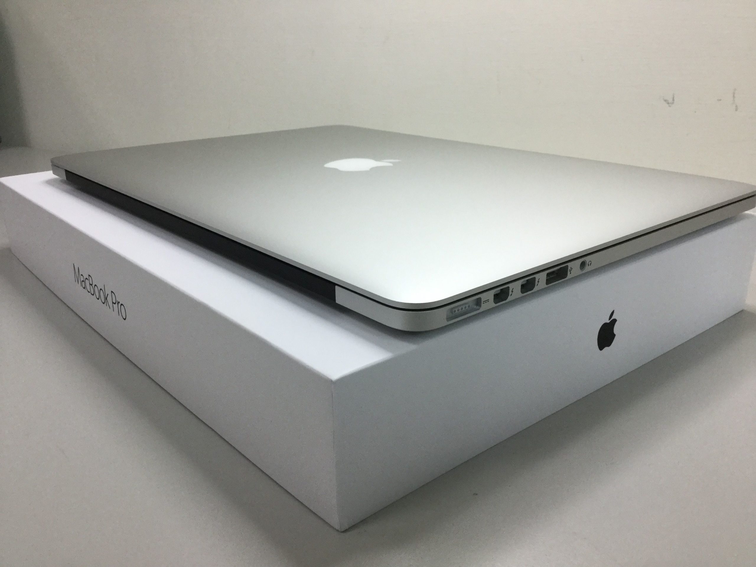 Macbook Pro Retina 15.5" Core i7 16gb Ram 512gb Nueva